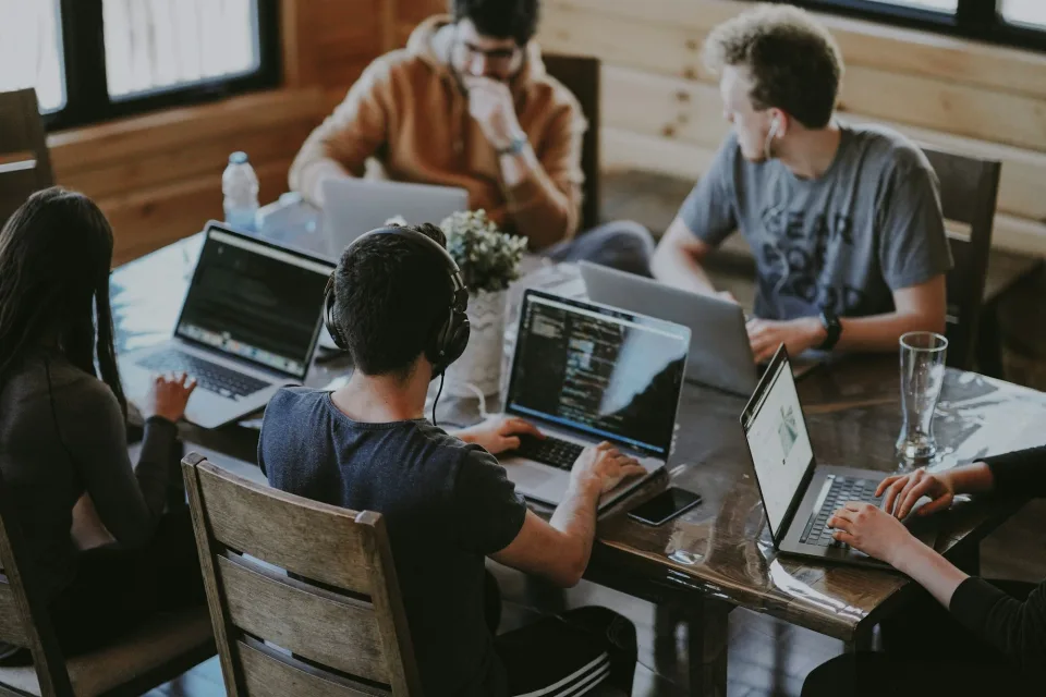 How to Choose a Software Development Agency in 2026